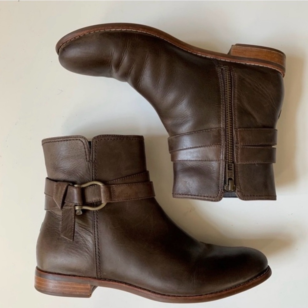 Sperry Women's Brown Leather Shoes
Size 8.5 🍂